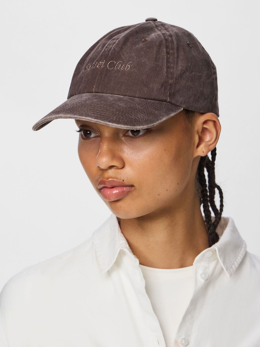 Product carousel image - PCKELLA  CAP, Deep Mahogany | 2