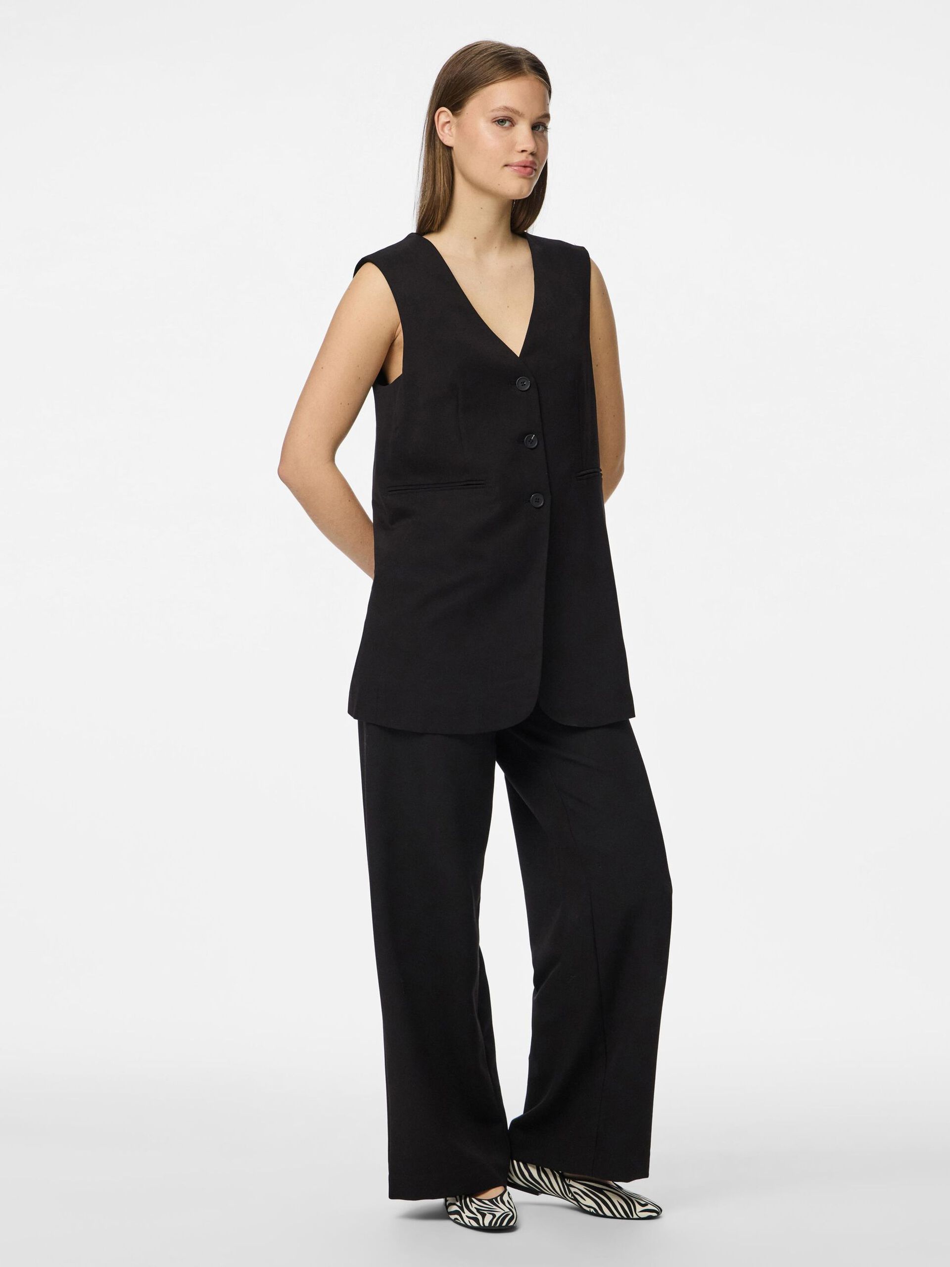 Carousel image - PCKAMIL OVERSIZED VÄST, Black | 3