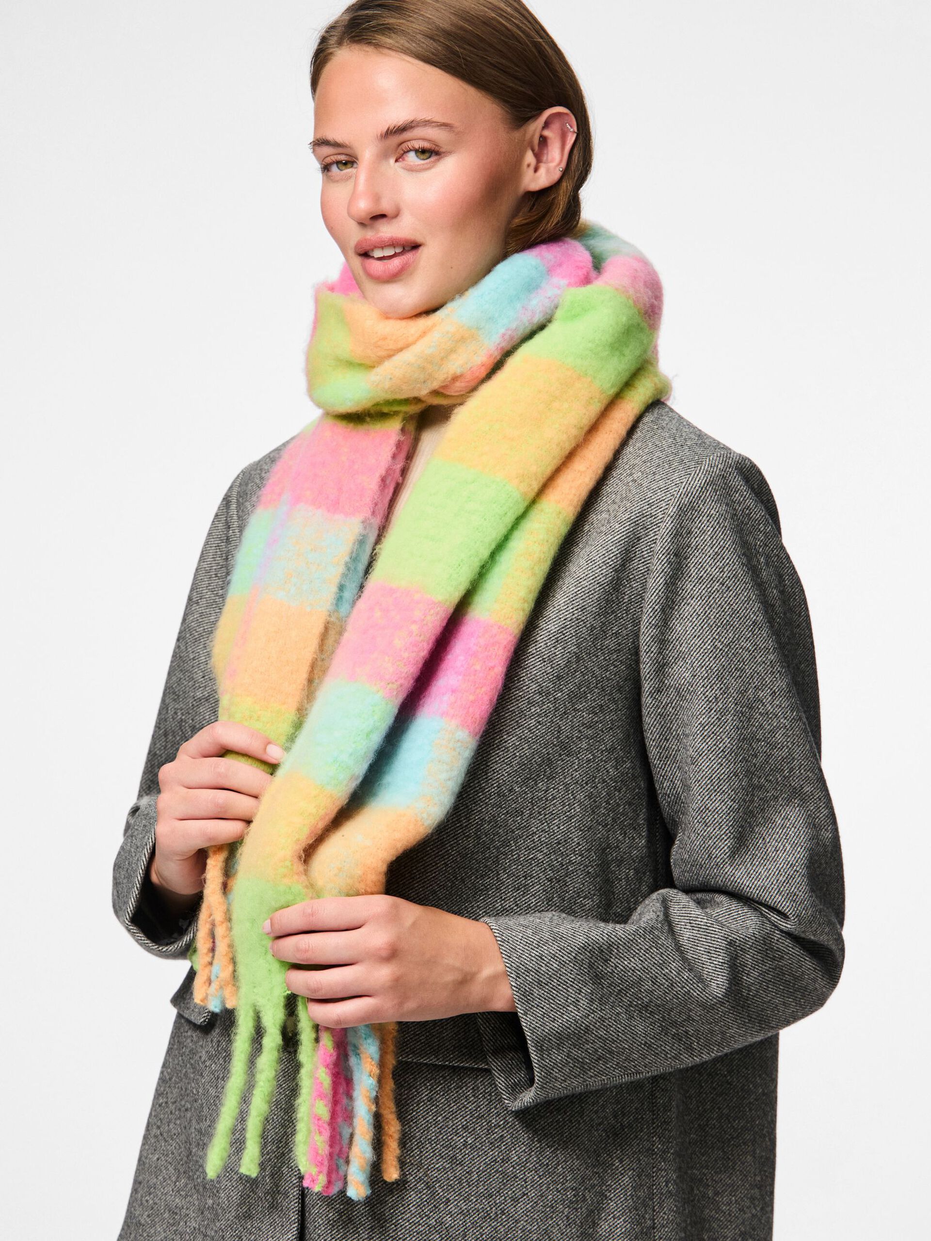 Carousel image - PCJANILLA SCARF, Sugar Plum | 3