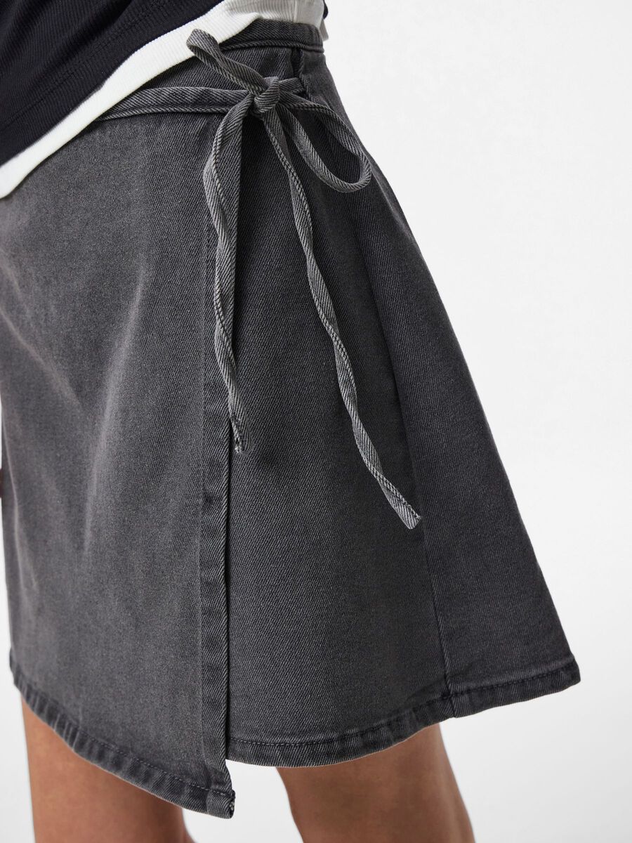 Carousel image - PCFLORA MW WRAP DENIM MINI SKIRT, Grey Denim | 4