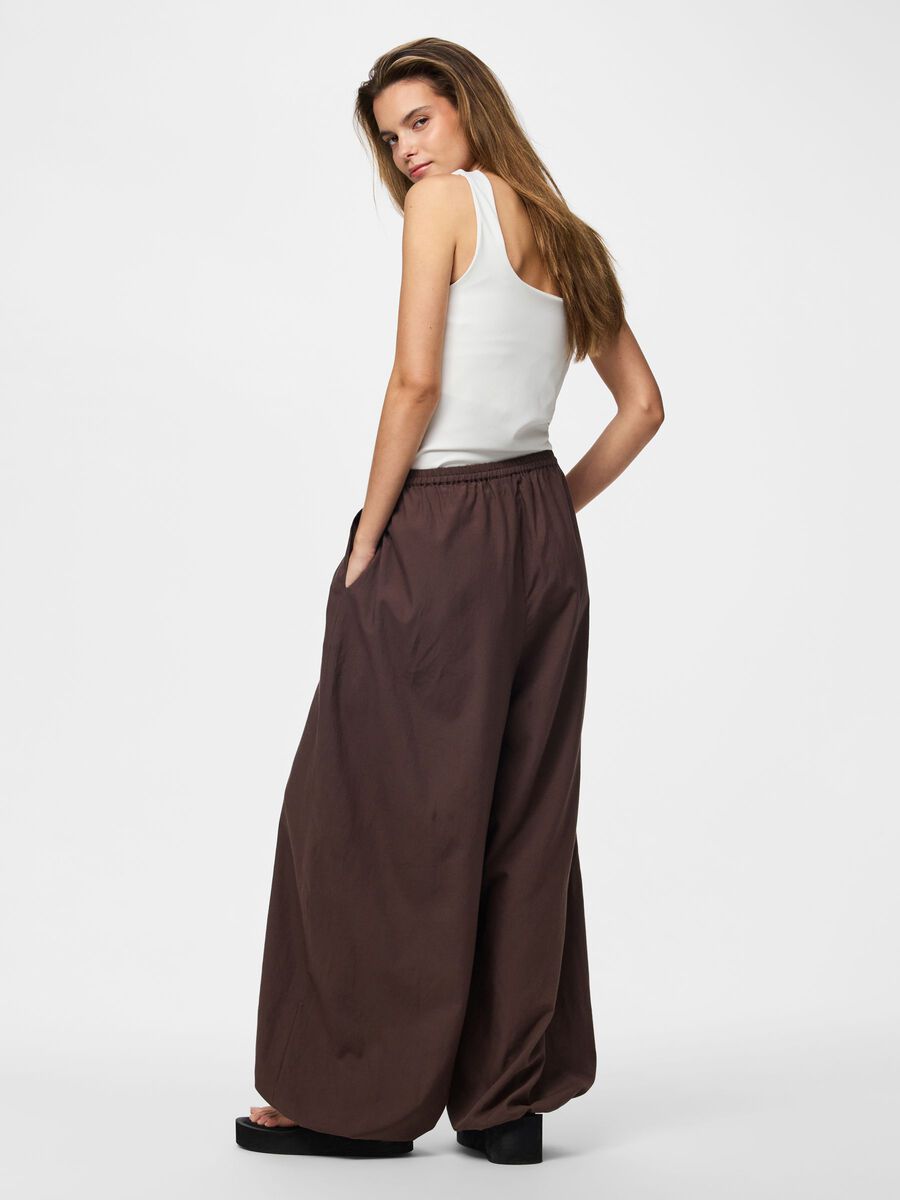 Product carousel image - PCSMILLA MW BALOON TROUSERS, Hot Fudge | 2