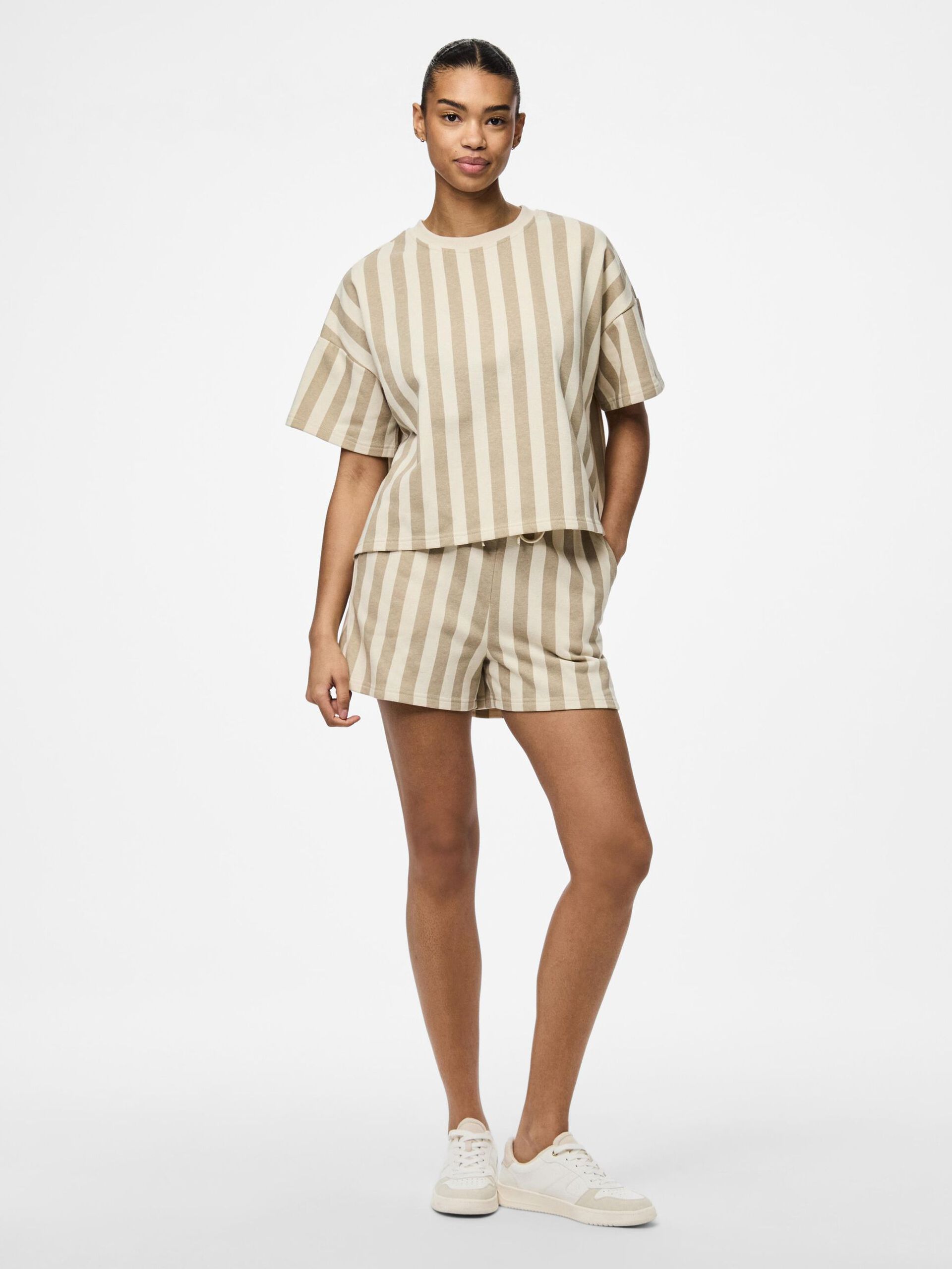 Carousel image - PCCHILLI SHORTS, Silver Mink | 5