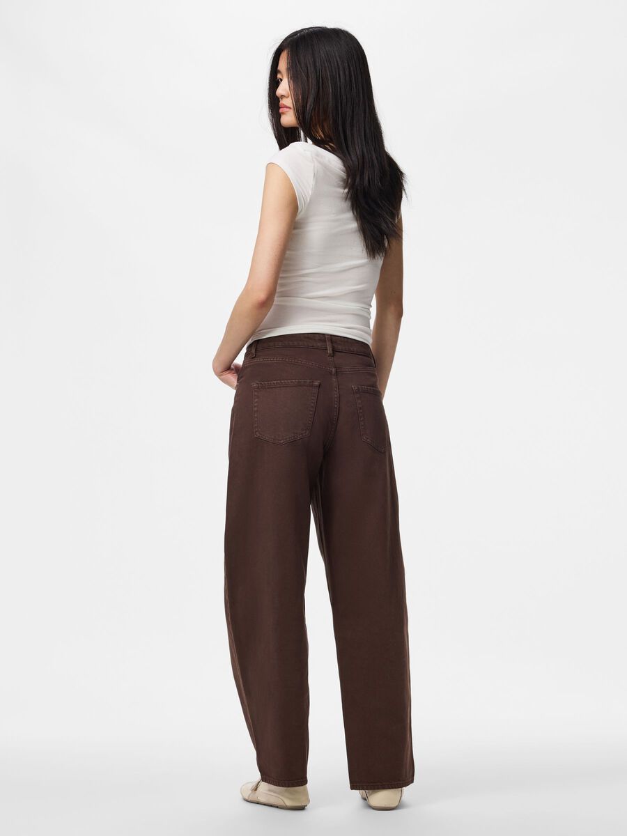 Product carousel image 2 PCGRACE MW BARREL FIT JEANS, Hot Fudge