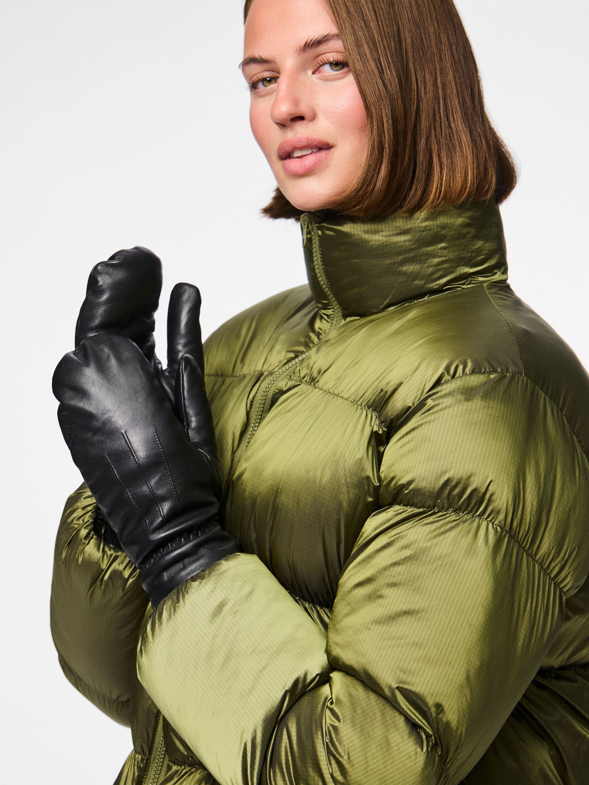 Carousel image - PCNELLIE LEATHER MITTENS, Black | 3