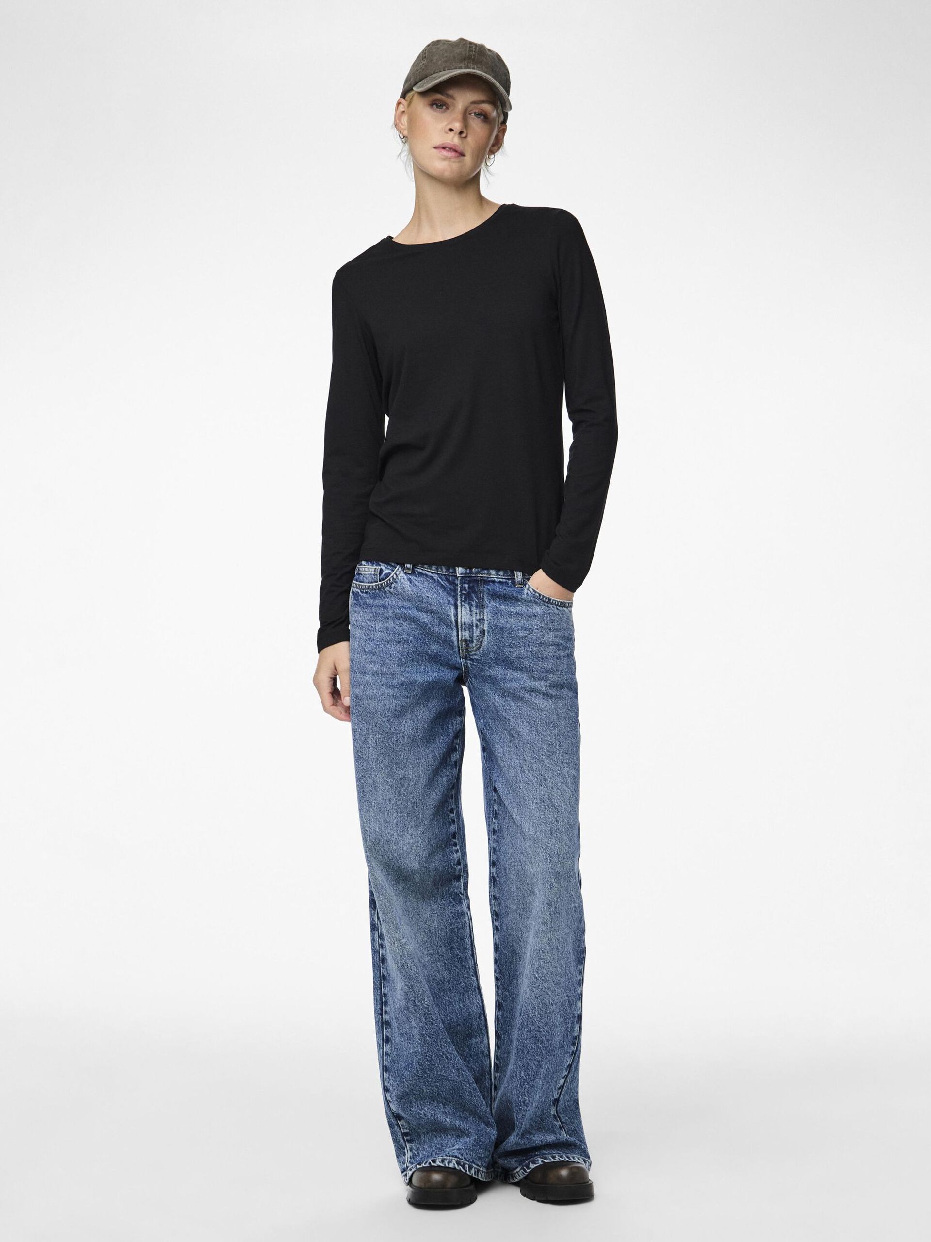 Carousel image - PCSIRENE LONG SLEEVED TOP, Black | 5