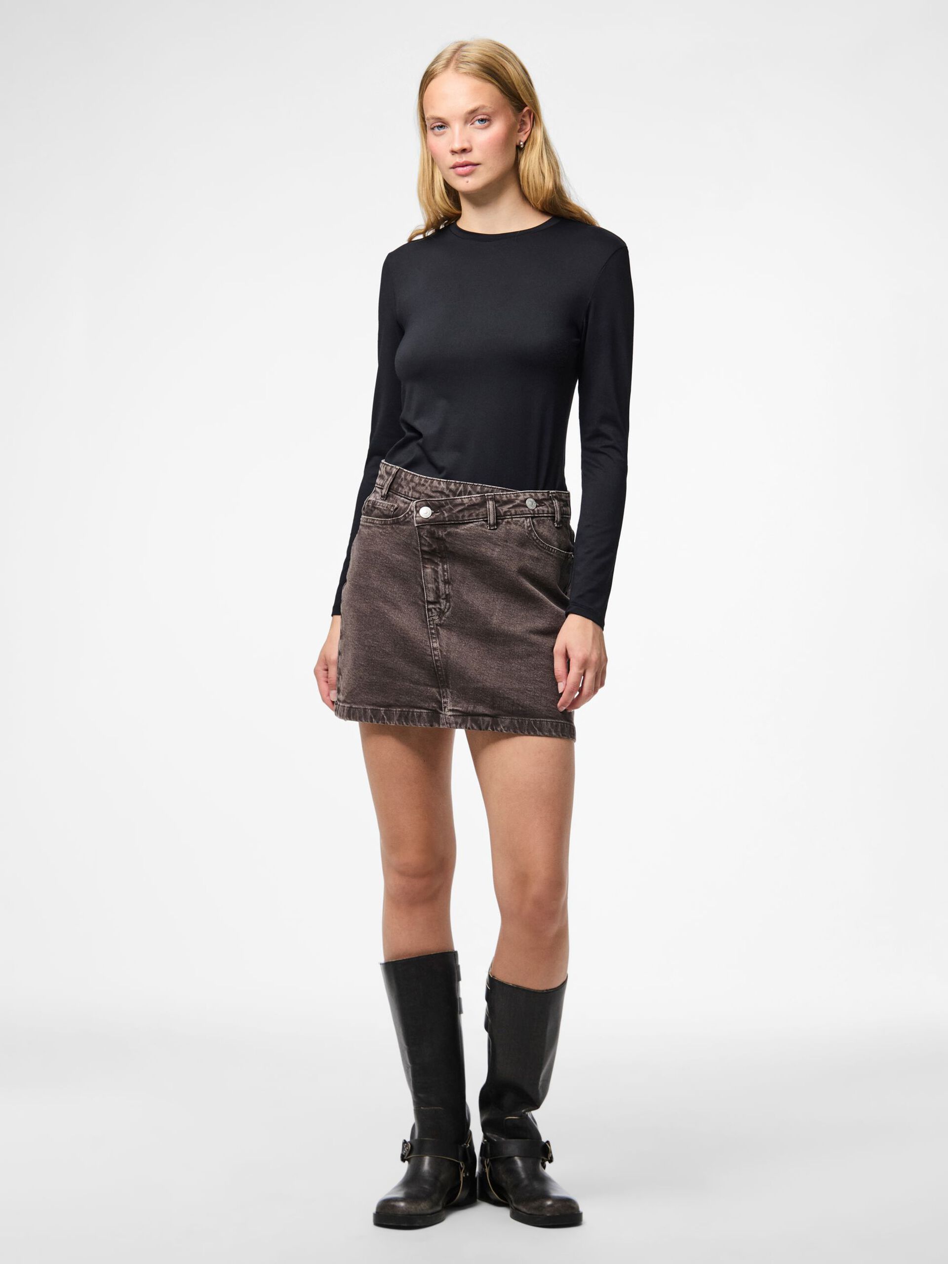 Carousel image - PCSELMA DENIM MINIROK, Hot Fudge | 3