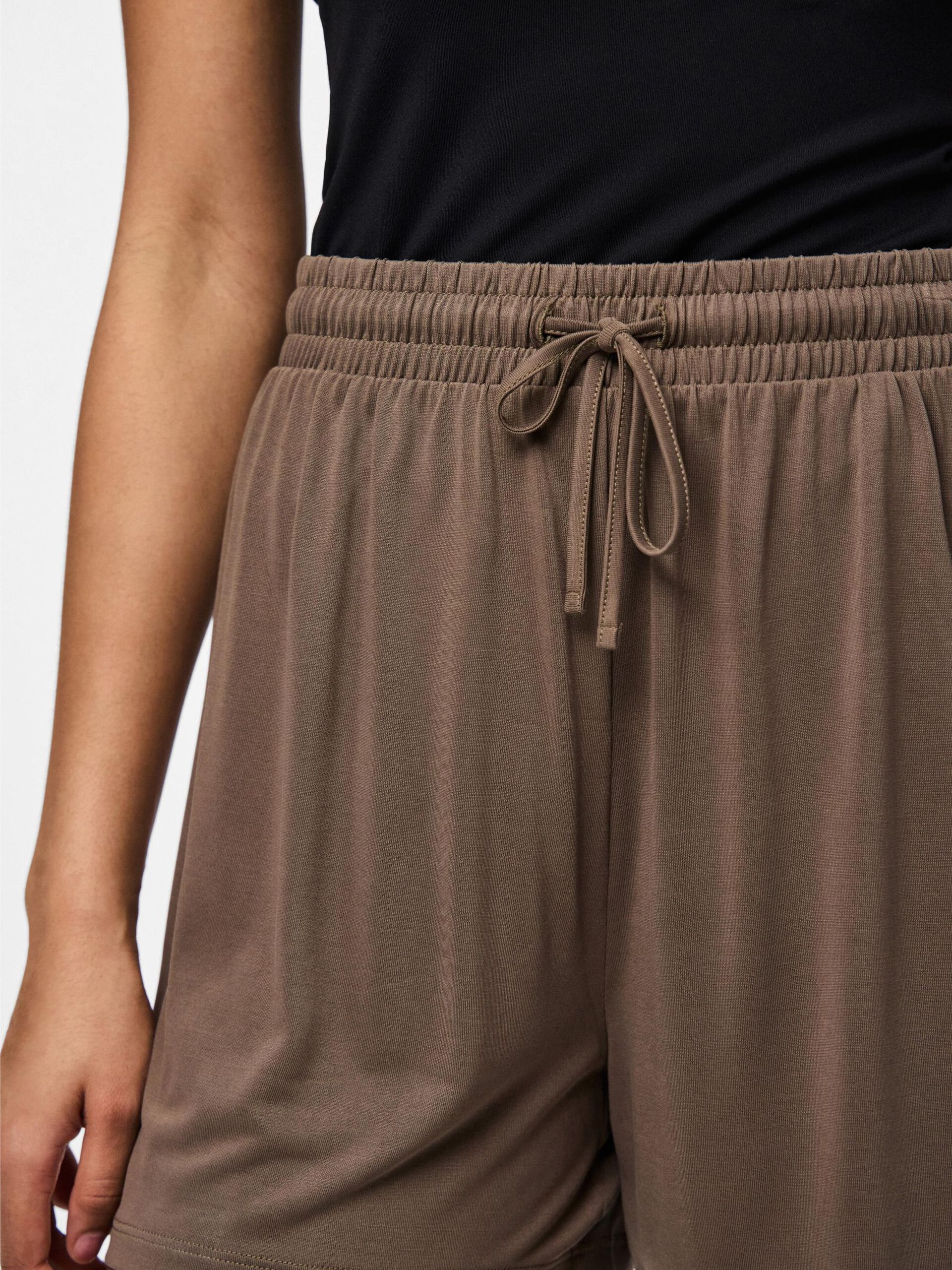 Carousel image - PCANORA SHORTS, Morel | 4