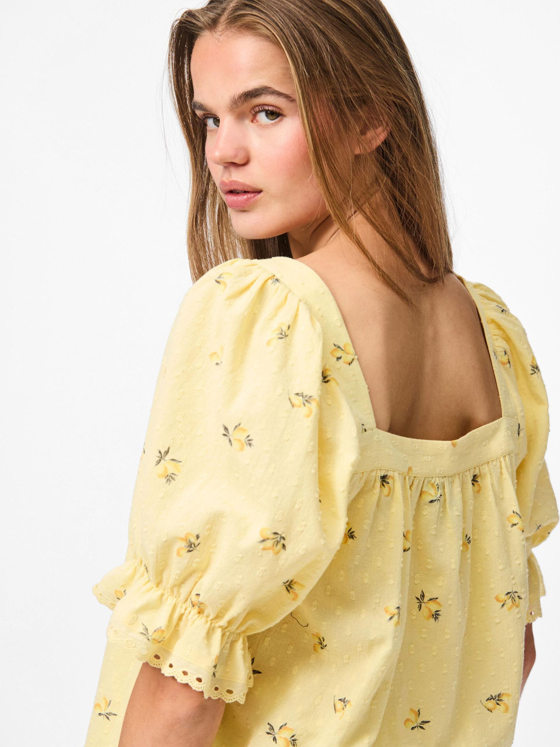 Carousel image - PCTHEA KORTERMET BLUSE, Pale Banana | 4