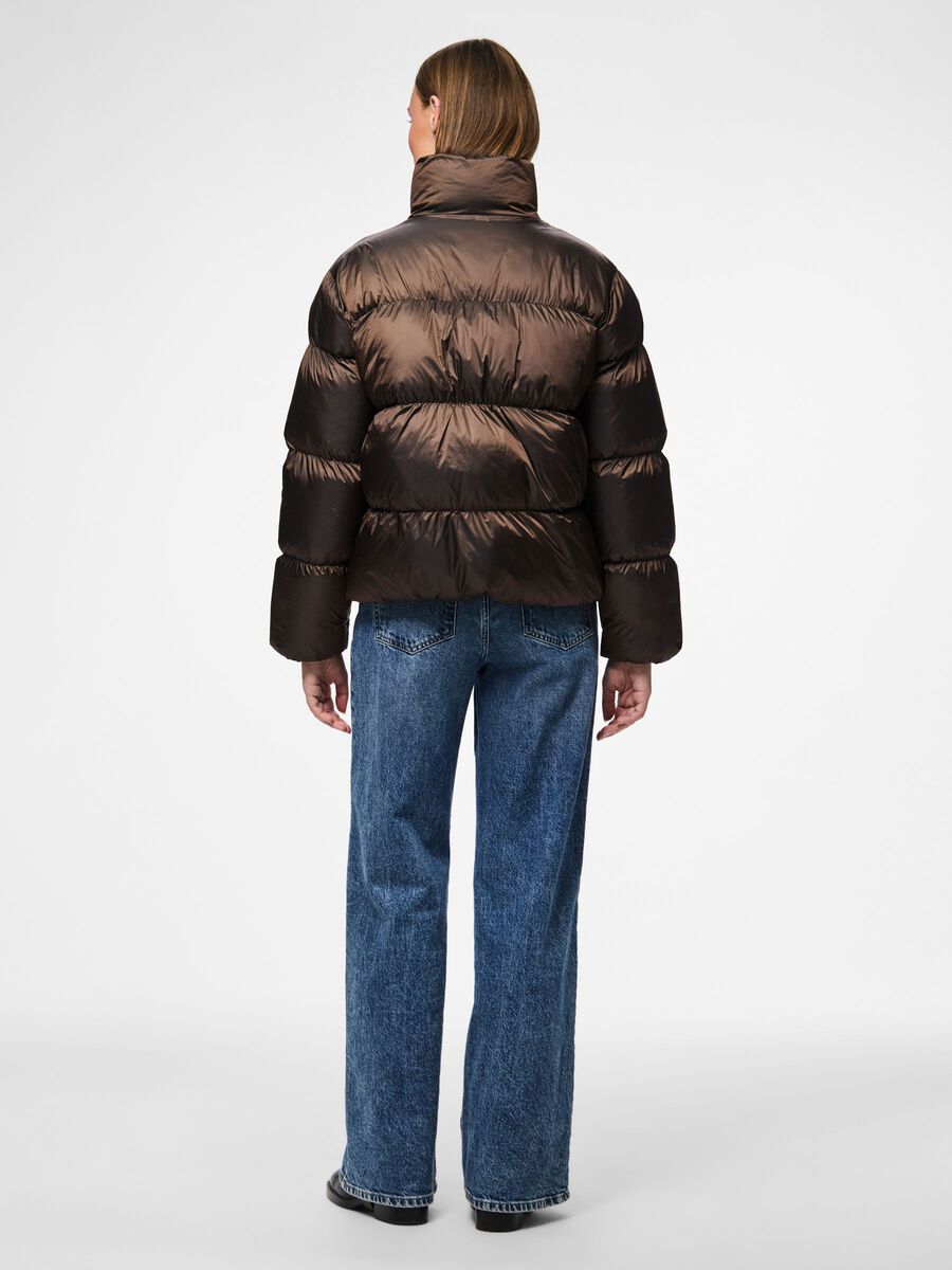 Product carousel image - PCMILLA GL&Auml;NZENDE PUFFERJACKE, Hot Fudge | 2