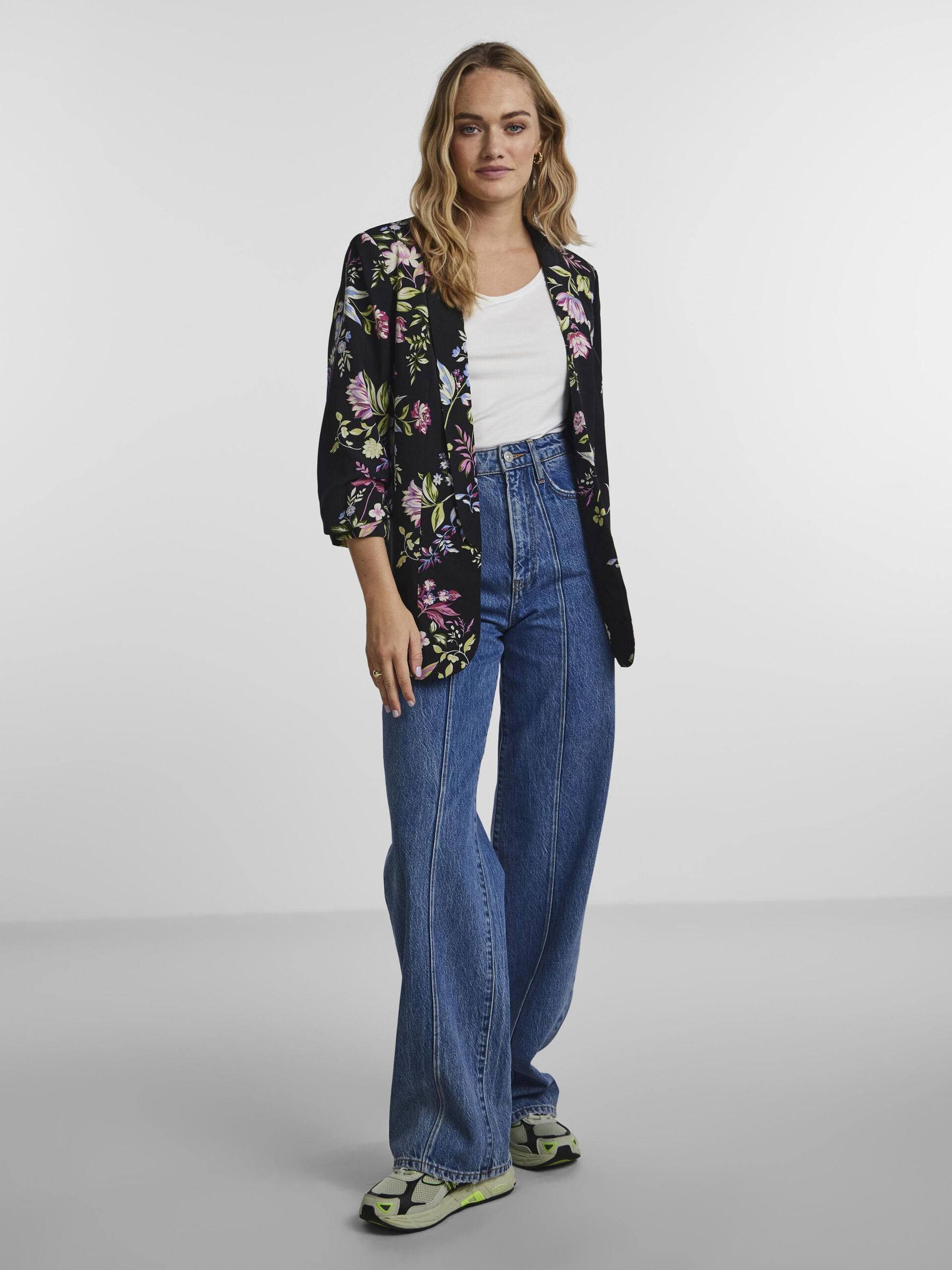 Carousel image - PCBOSELLA 3/4 PRINTED BLAZER, Black | 3