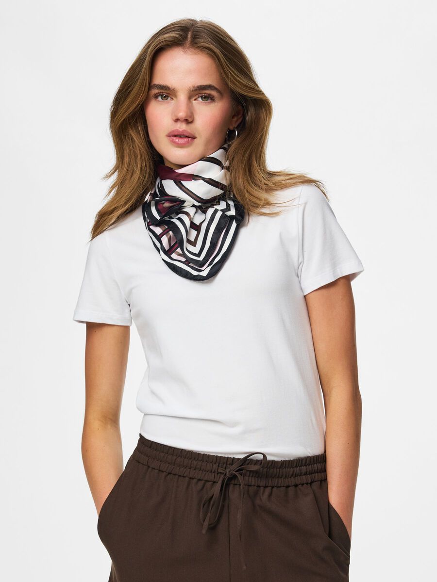 Product carousel image - PCAMANDA SQUARE SCARF, Tawny Port | 2
