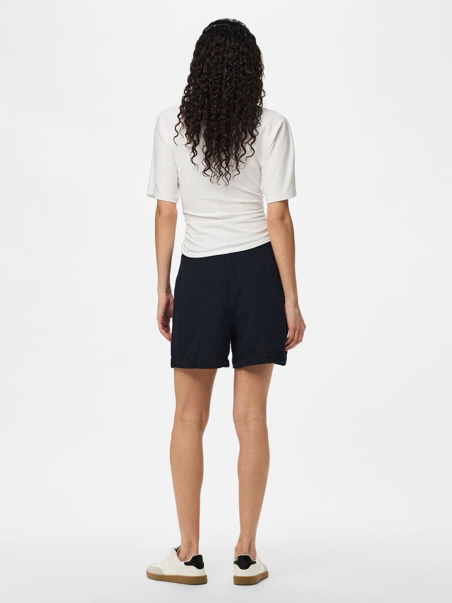 Carousel image - PCSASTINA HW MUSSELIN SHORTS, Black | 2
