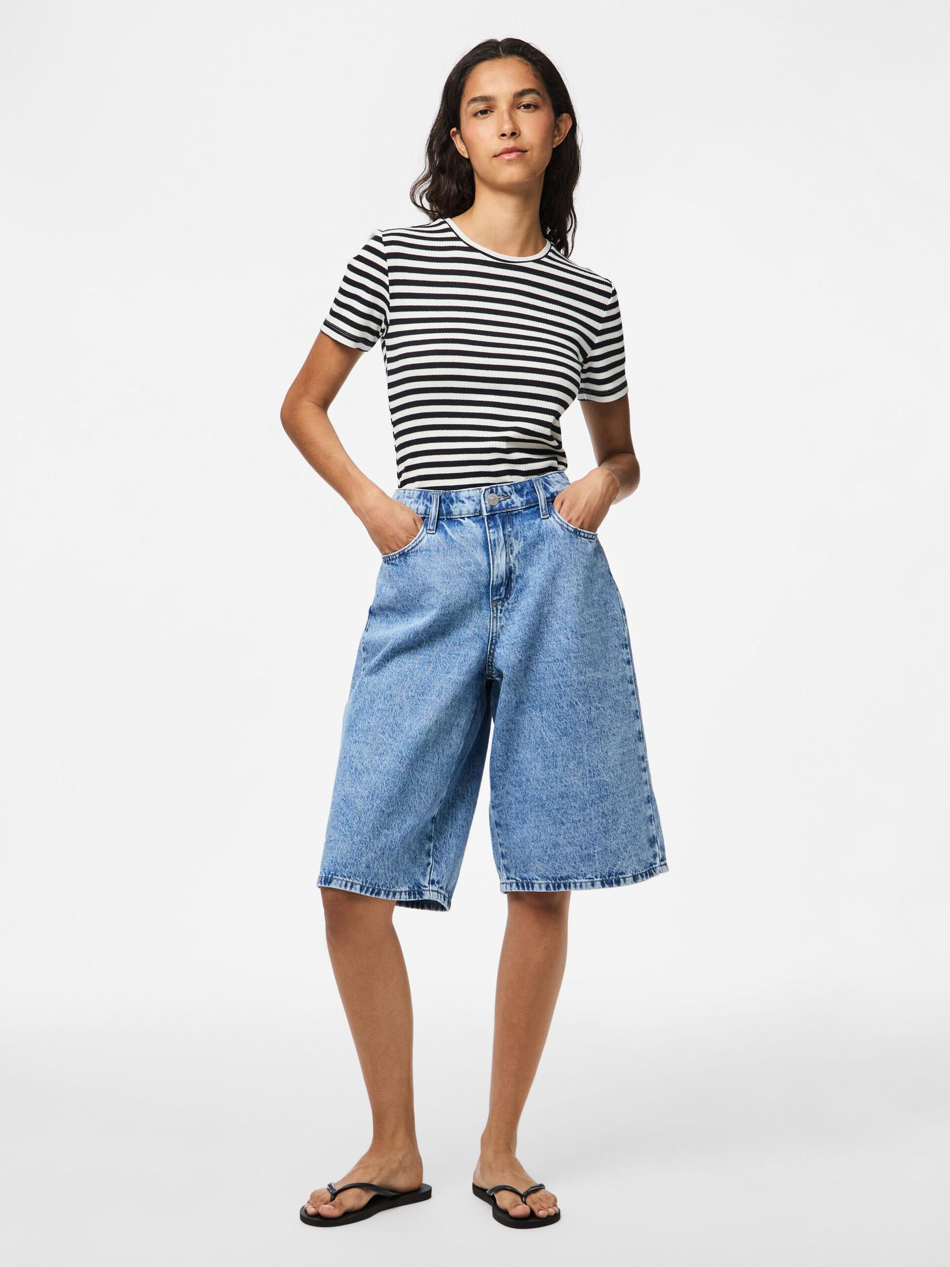 Carousel image - PCSKY MW DENIM SHORTS, Medium Blue Denim | 3