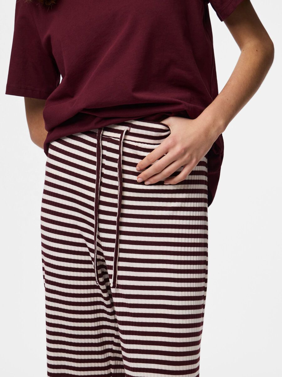 Carousel image - PCLAYA MW WIDE LEG HOSE, Tawny Port | 4