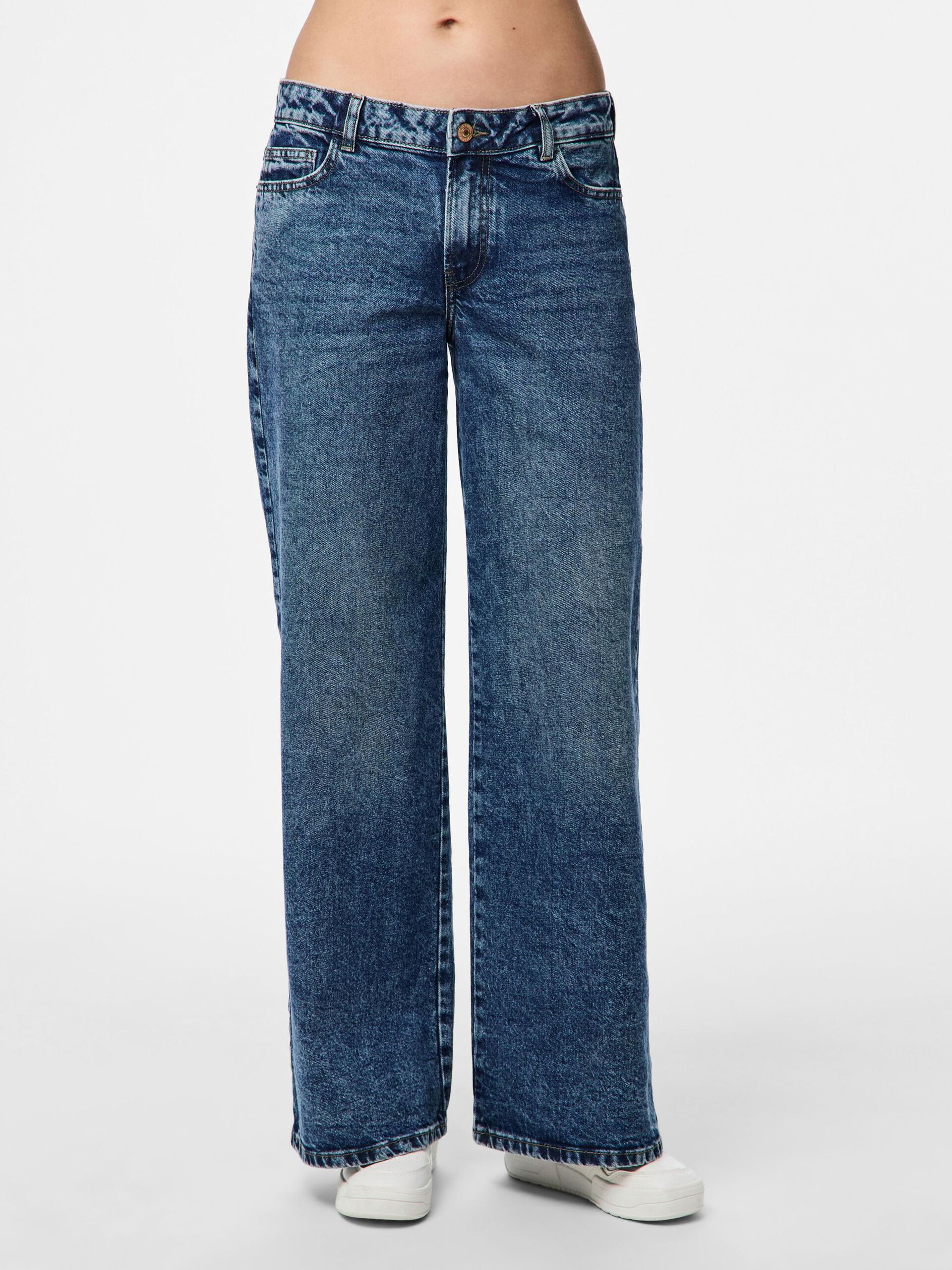Carousel image - PCSELMA LW WIDE FIT JEANS, Medium Blue Denim | 3