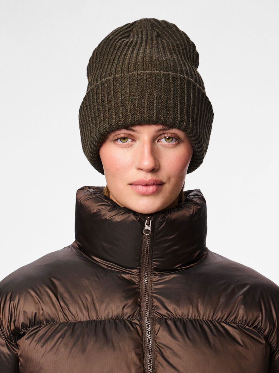 Carousel image - CZAPKA BEANIE, Hot Fudge | 2