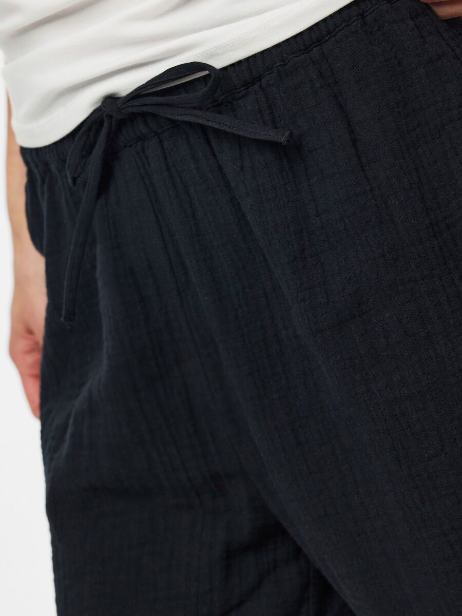 Carousel image - PCSASTINA HW MUSSELIN SHORTS, Black | 4