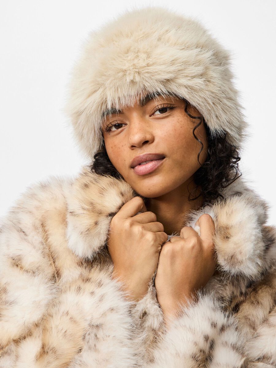 Carousel image - PLUSH PLUIZIG HOED, Porpoise | 4